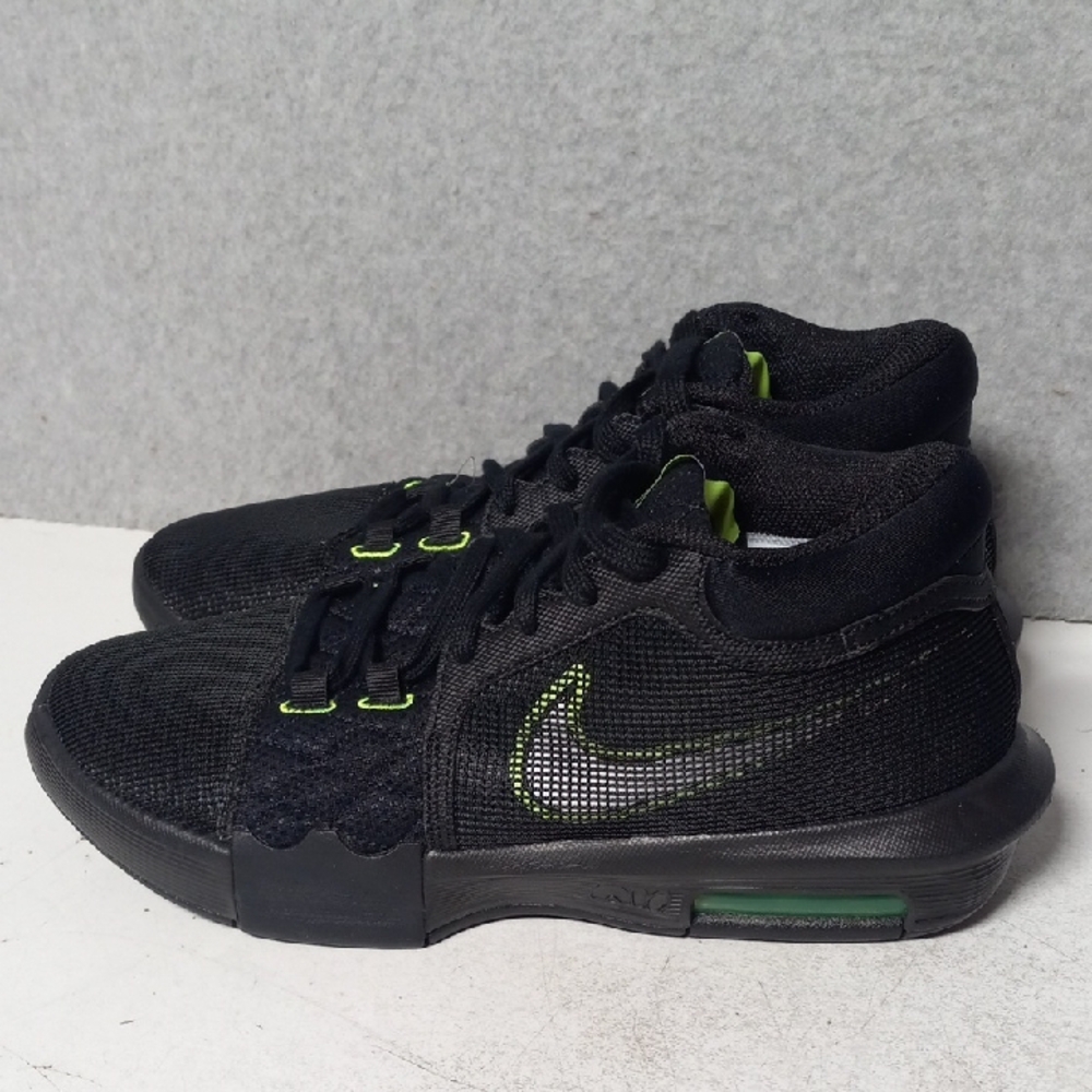Nike LeBron Witness VIII 8 Black Volt Basketball Shoes Mens Sz 9